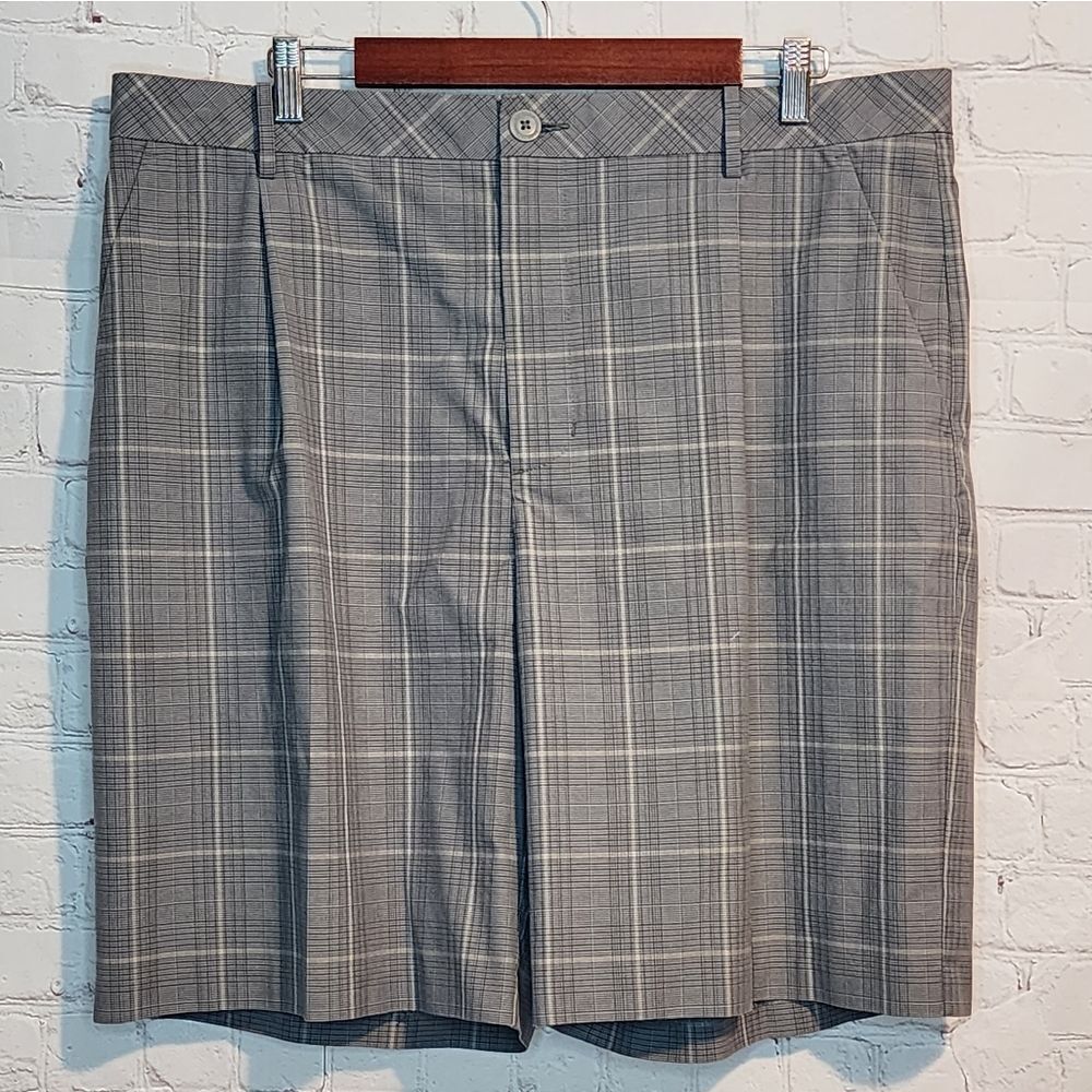 Men's Ashworth flat front shorts, size 38